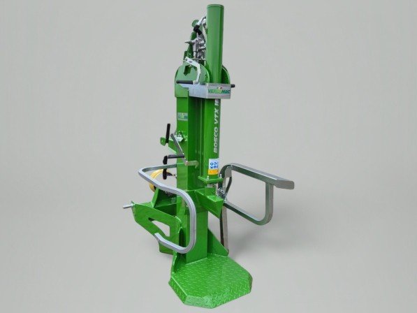 Houtklover voor aftakas traktor in verticale werkstand