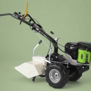 Tweewielige trekker met bakfrees met EGO Power+ 56V accu motor in driekwart aanzicht