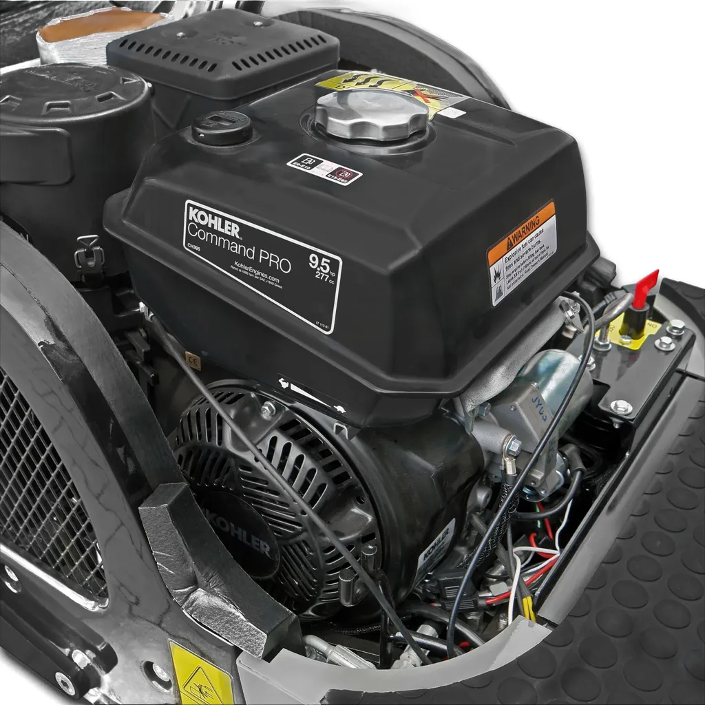 De Kohler benzinemotor van de Jansen MB-800 onder de kap