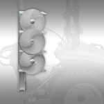 Jansen AS-400K snoeizaag bevestigd aan een tractor, met drie zaagbladen voor het snoeien van takken.