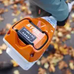 STIHL AP 300 S accu in de KMA 120 R CombiMotor