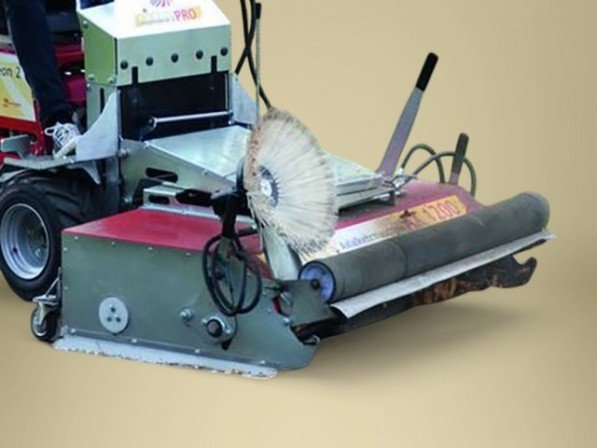 Axiaalborstel AX 1200 detailopname van de borstel en veegmechanisme