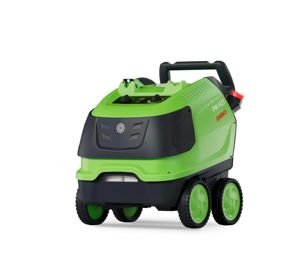 PW-H31 schuin van voren, met de rode dop van de brandstoftank bij de handgreep