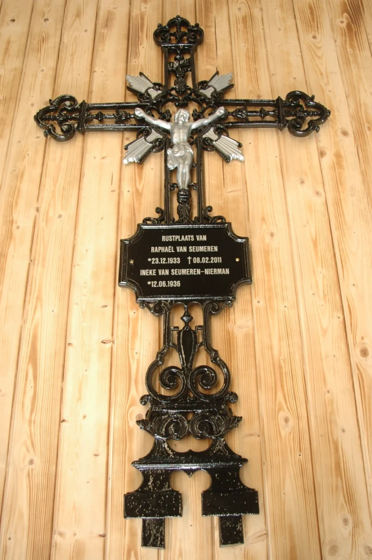 Grafornament gerestaureerd
