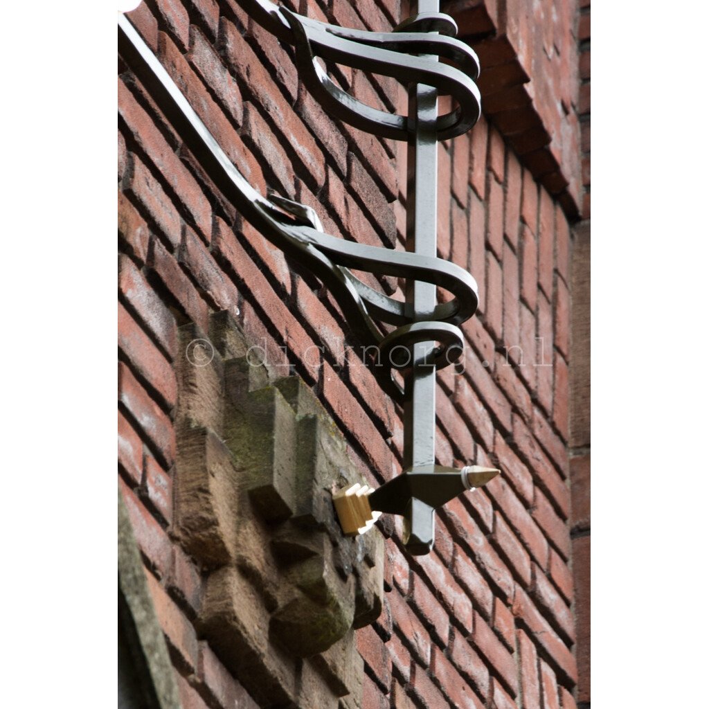 Smeedwerk aan de gevel
