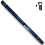Een ambachtelijk gesmeed zwart muuranker van 20x400mm, met een functioneel opzetstuk met vierkante opening, gepresenteerd op een witte achtergrond.