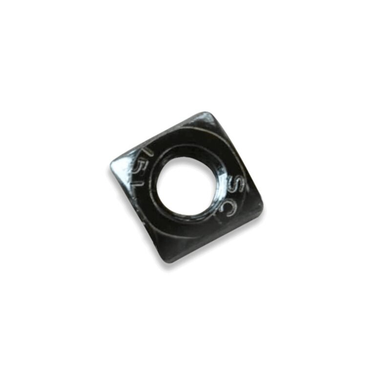 Detail van de markering '751' op het vierkante metalen inzetstuk.