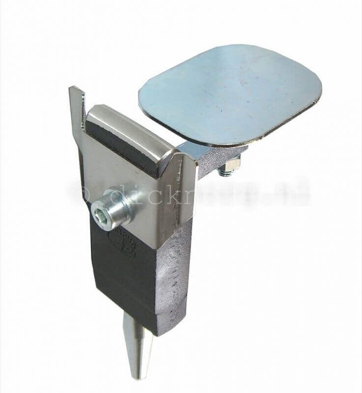 Fuxhaarambeeld A64351 standaard. Zilverkleurig metalen gereedschap met zwart aambeeld en puntige voet, en een horizontale, rechthoekige zilverkleurige plaat aan de bovenzijde.