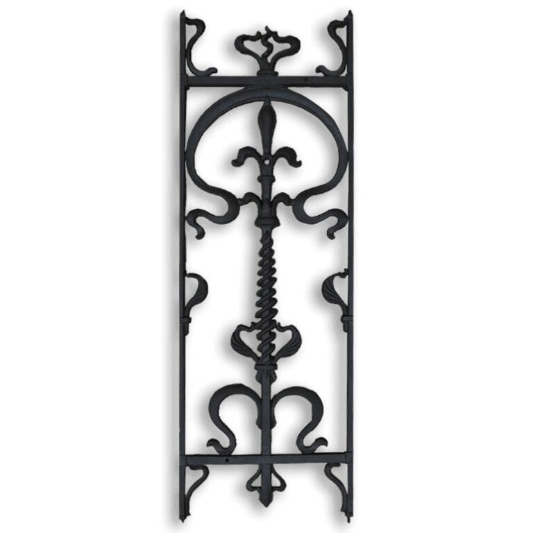 Zwart gietijzeren ornament voor balkonhekwerk, rechthoekig met symmetrisch krulwerk, een gedraaide centrale spiraal en fleur-de-lis-achtige vormen.