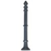 Een donkergrijze, gietijzeren baluster met decoratieve ringen en een spitsvormige top, staand tegen een witte achtergrond.