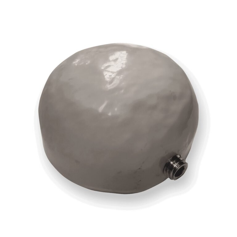 Sierlijke eindbol voor hekwerk, voor- of zijaanzicht, een halfronde grijze vorm met een metalen schroefdraad aan de zijkant.