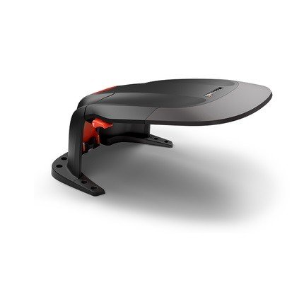 Een donkergrijze en zwarte robotmaaiergarage, zijdelings en iets van bovenaf gezien, met oranje details.