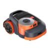 Een schuin bovenaanzicht van de Segway Navimow H206 robotmaaier in grijs en oranje, met prominente wielen, sensoren en het NAVIMOW logo.