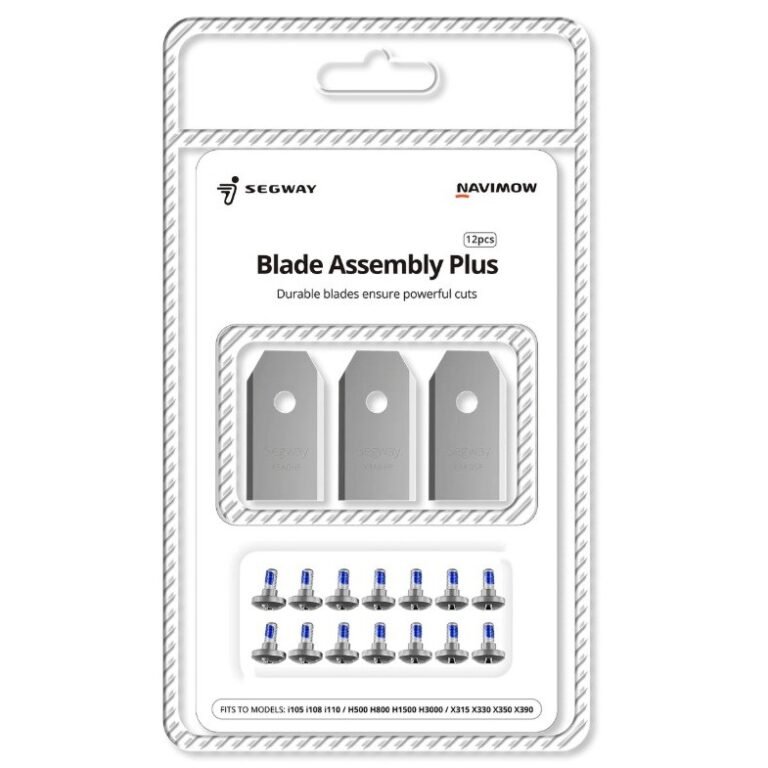 Een witte retailverpakking van Segway Navimow met daarop 'Blade Assembly Plus', '12pcs' en de tekst 'Durable blades ensure powerful cuts'. De verpakking toont drie zilverkleurige messen en twaalf blauwe schroeven. Onderaan staat 'FITS TO MODELS: I105 I108 I110 / H500 H800 H1500 H3000 / X315 X330 X350 X390'.