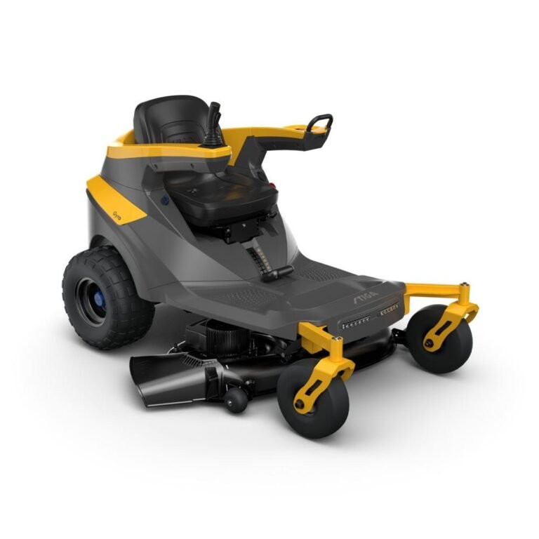 Stiga Gyro 700e elektrische zero-turn maaier in driekwart vooraanzicht.