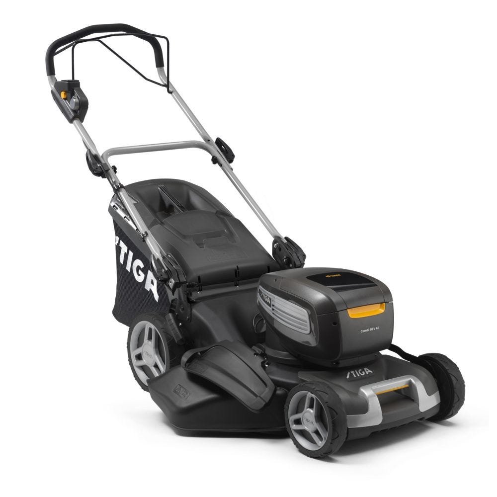 Stiga Combi 50 VAE elektrische grasmaaier met grasopvangbak, schuin vooraanzicht.