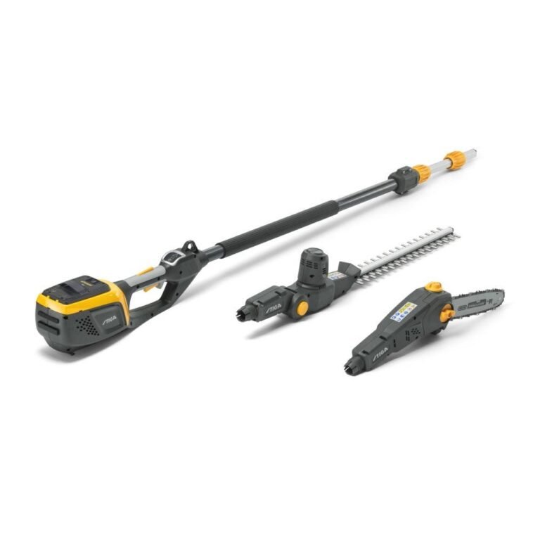 Overzicht van de Stiga MT 500e Kit met telescopische steel en opzetstukken voor heggenschaar en kettingzaag.