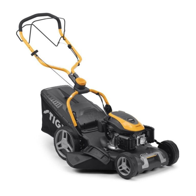 Vooraanzicht van de Stiga Combi 753 S benzine grasmaaier met grasopvangbak.