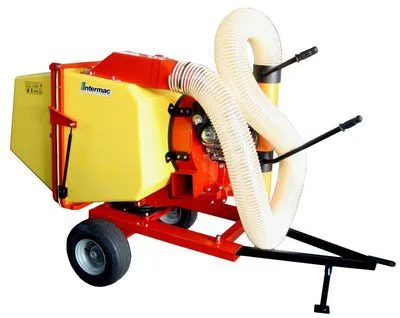 Intermac ADF650 paddockzuiger van linksonder met zuigslang