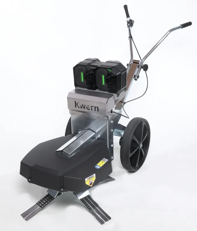 Kwern PRO 4E met EGO-accu's op de motorplaat