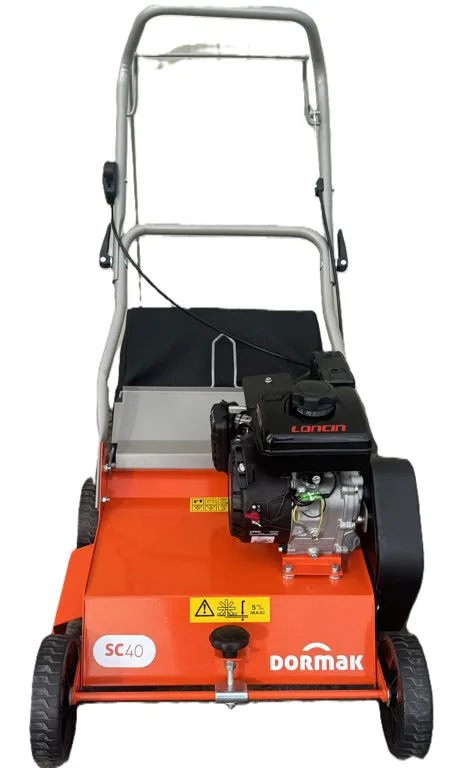 Dormak SC40 L verticuteermachine met opvangbak, van opzij