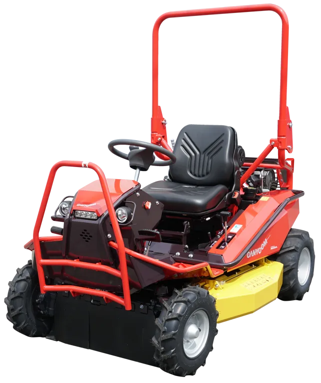 Canycom CMX2406 ride-on ruwterreinmaaier schuin van voren, met rolbeugel, frontbumper en koplampen
