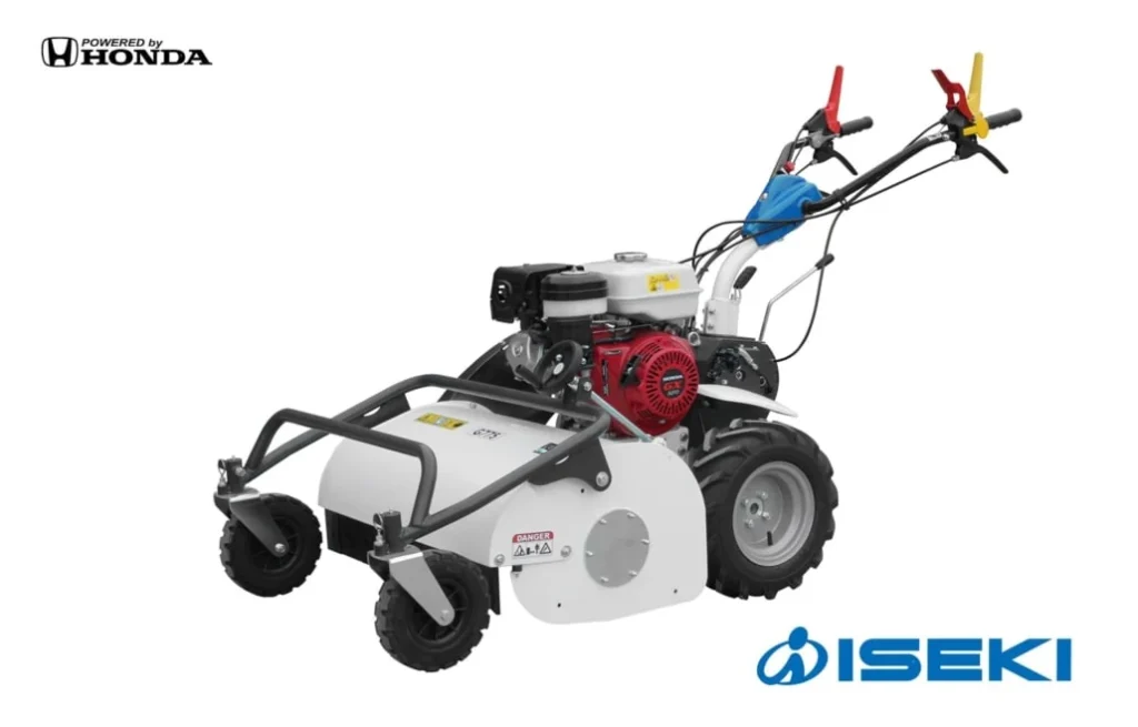 Iseki klepelmaaier FM 75 schuin van voren, met Honda-motor, beugel voor het maaidek en rode en gele hendels