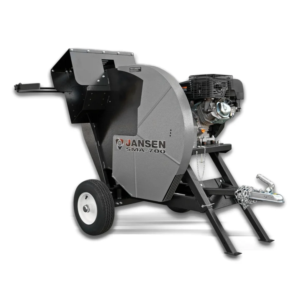 Jansen wipzaag SMA-700 met zaagblad, motor en wielen, schuin van voren