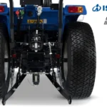 Achterkant van een Iseki TLE 3410 met de hefarmen en de aftakas