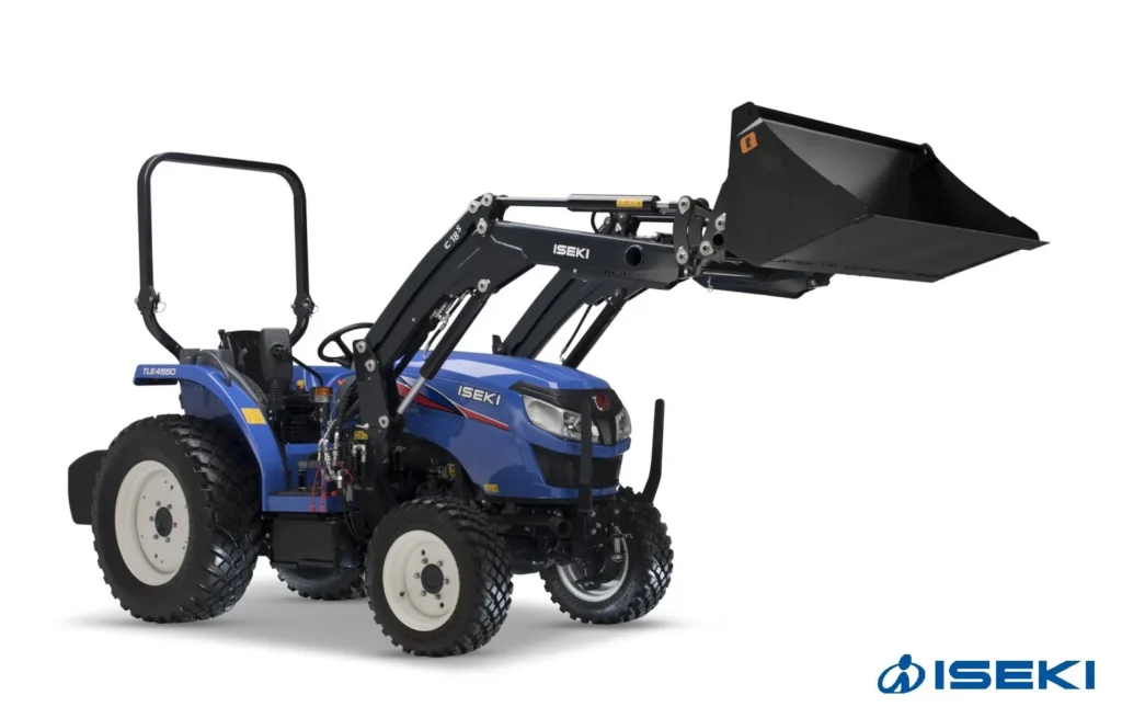 Iseki TLE 4550 met veiligheidsbeugel en frontlader, vrijgesteld op een witte achtergrond