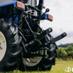 Achterkant van de TM 4230 met hefinrichting en achterwiel