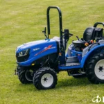 Iseki TM 4230 Mech met beugel op een grasveld
